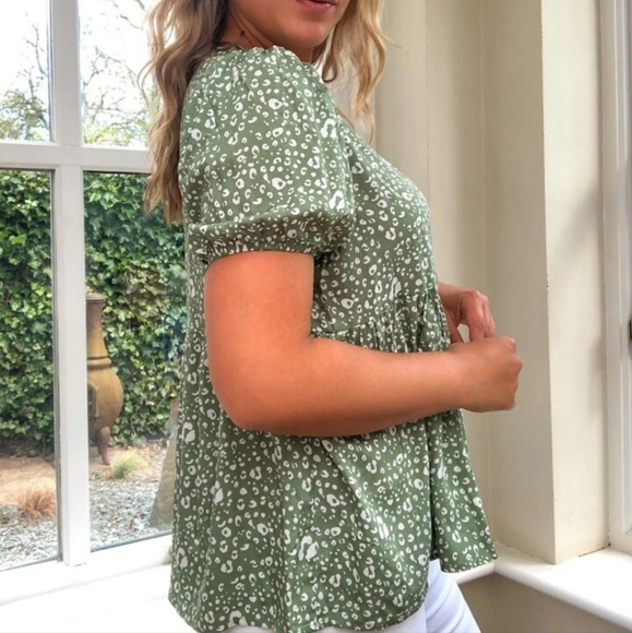 Women's Olive Green All Over Print Round Neck Boho Short Sleeve Blouse Size XL - Picture 3 of 16